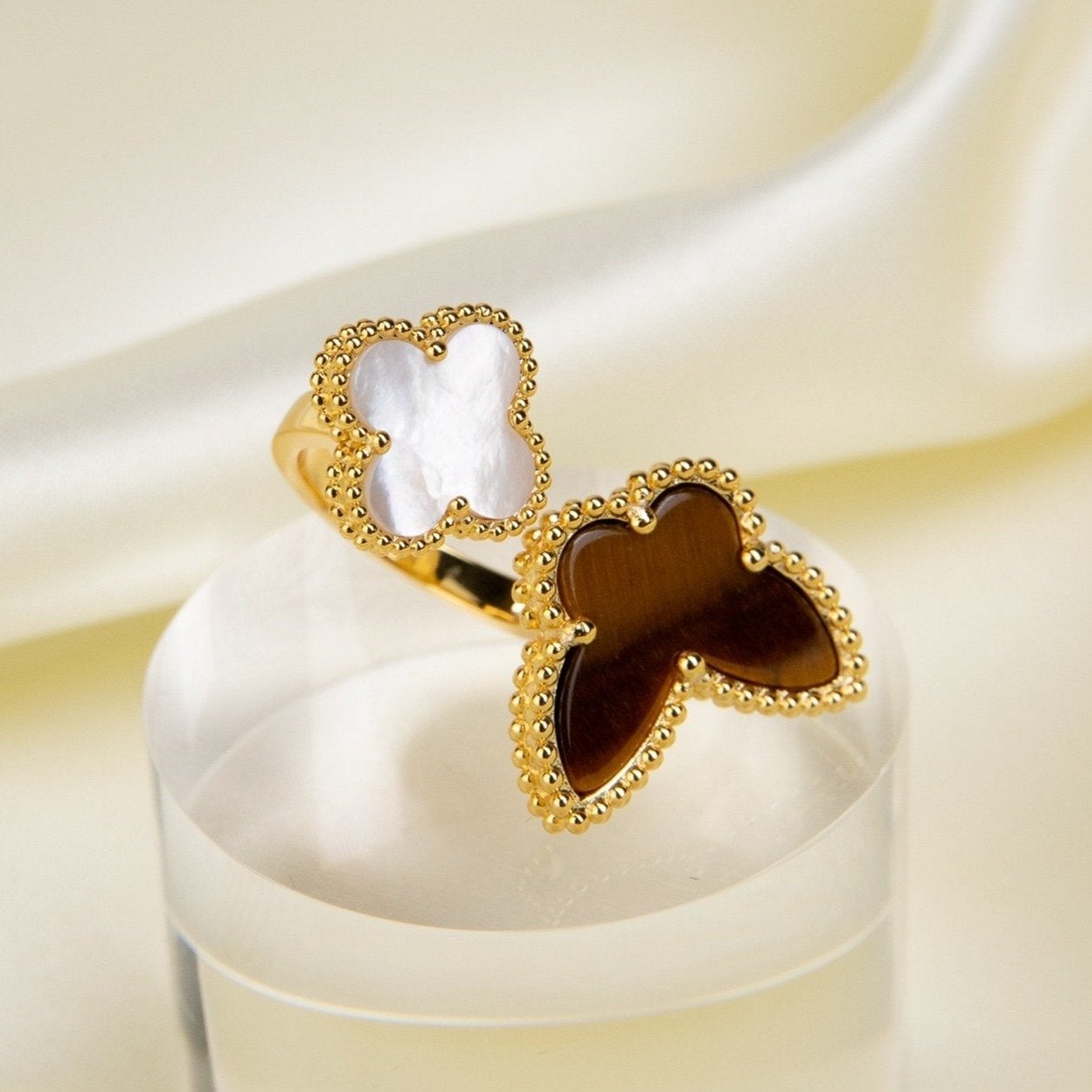CARTIER LUCKY BETWEEN THE FINGER RING