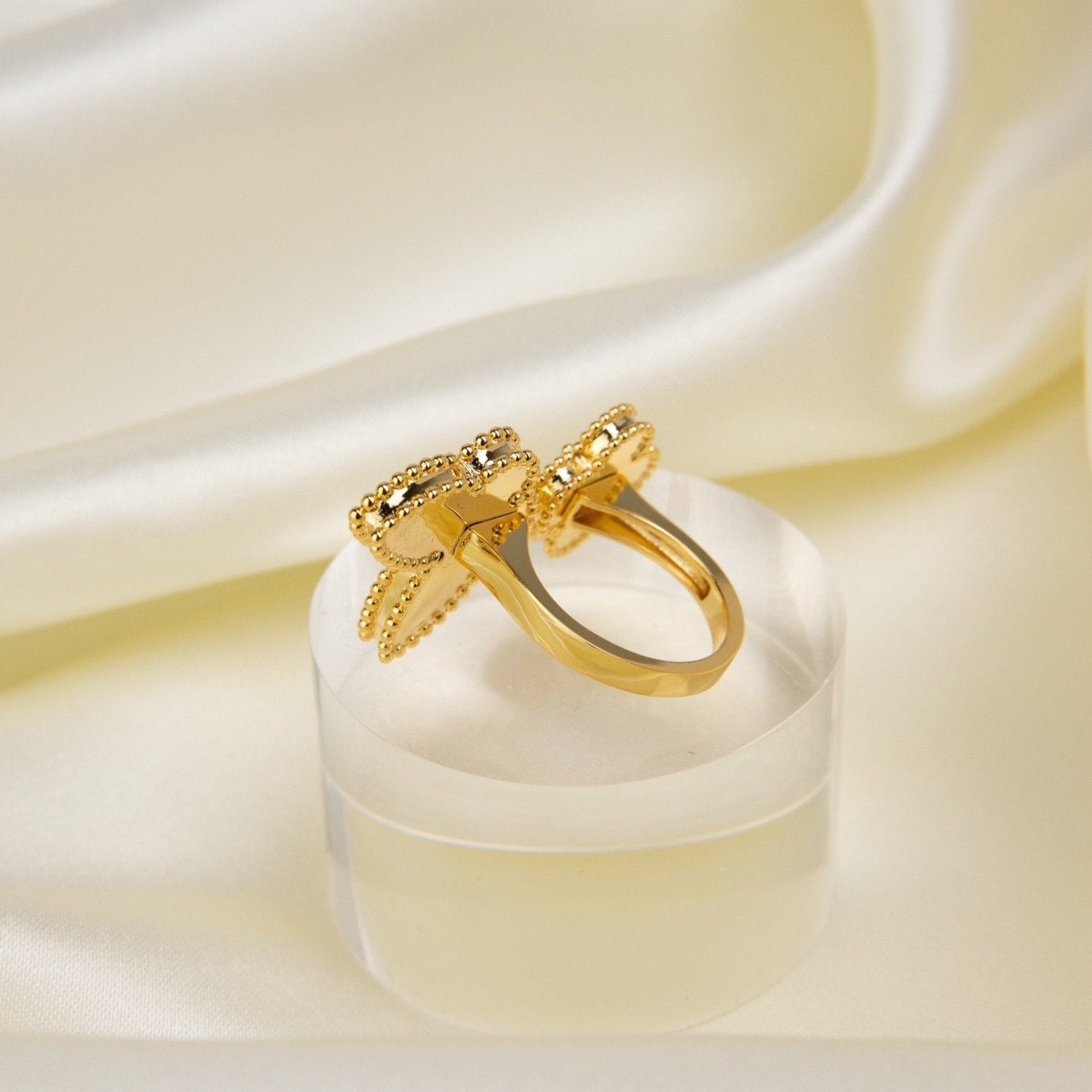CARTIER LUCKY BETWEEN THE FINGER RING
