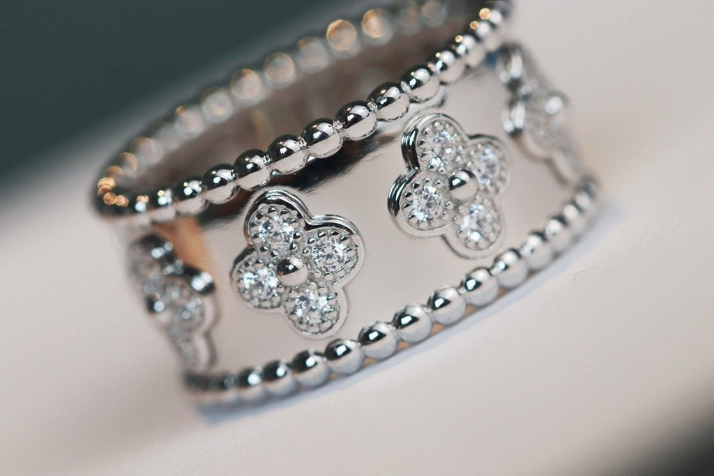 Van Cleef & Arpels CLOVERS RING 10MM