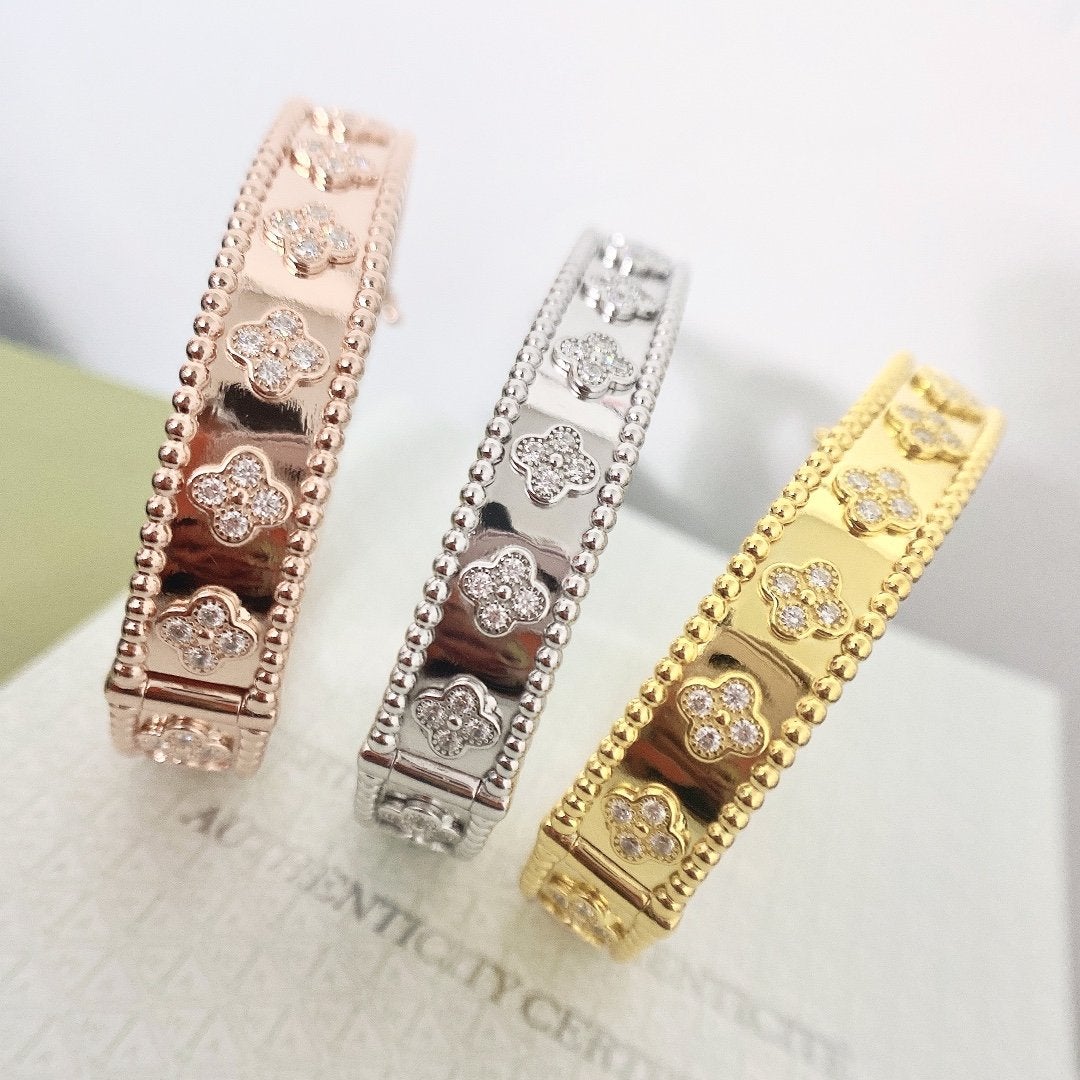 Van Cleef & Arpels CLOVER BRACELET 8MM DIAMONDS