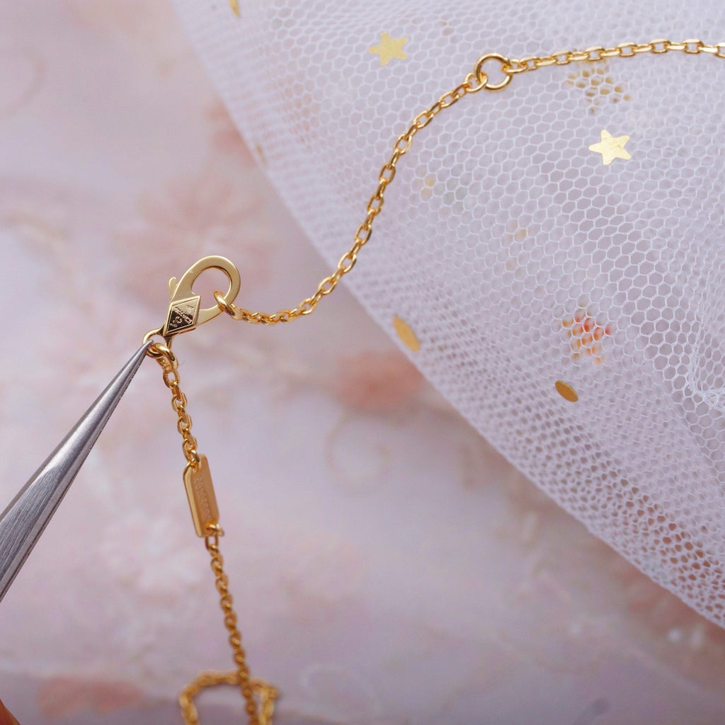 Van Cleef & Arpels LUCKY BUTTERFLY PEDANT NECKLACE GOLD MOP