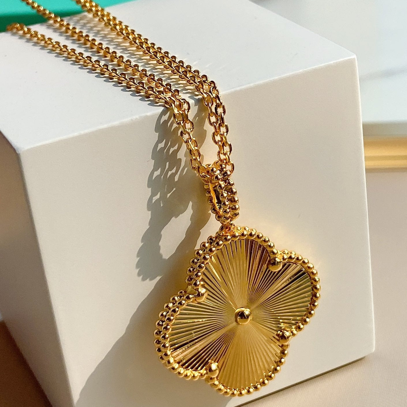 Van Cleef & Arpels VINTAGE CLOVER PEDANT NECKLACE GOLD