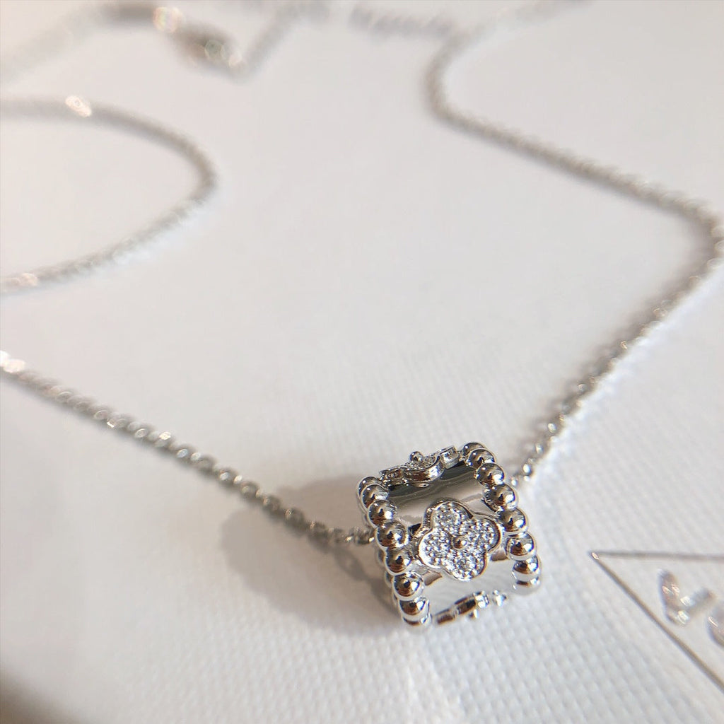 Van Cleef & Arpels CLOVER SILVER NECKLACE