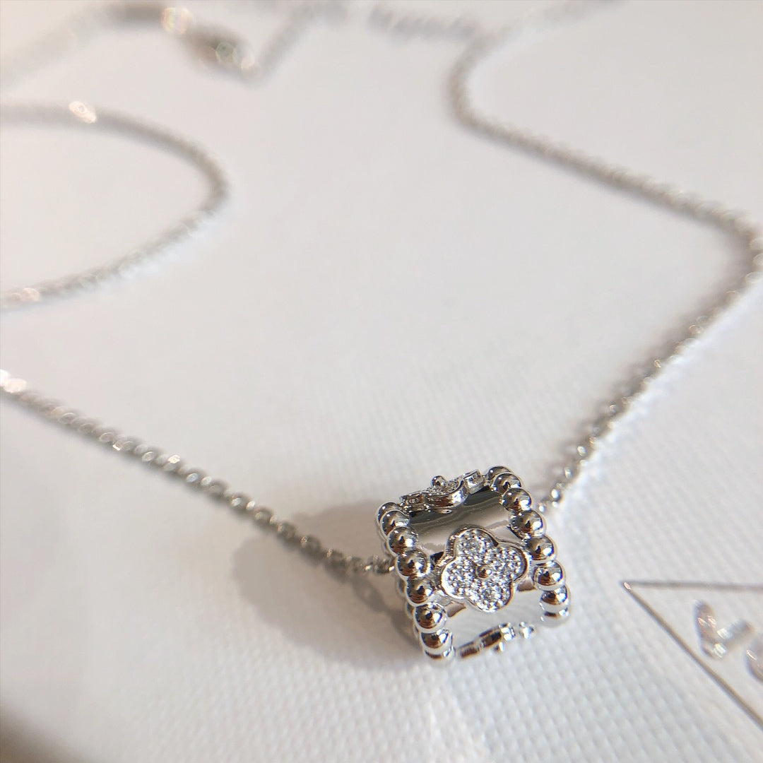 Van Cleef & Arpels CLOVER SILVER NECKLACE