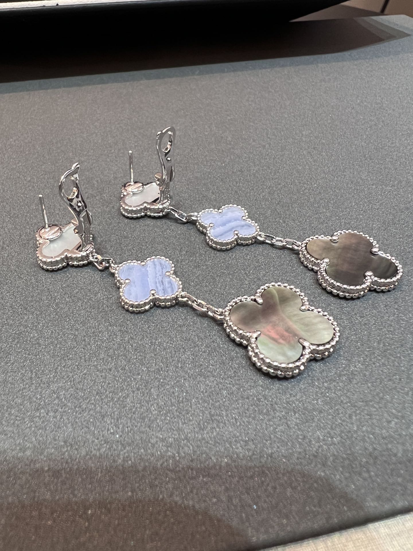 Van Cleef & Arpels CLOVER MOP 3 MOTIFS SILVER EARRINGS