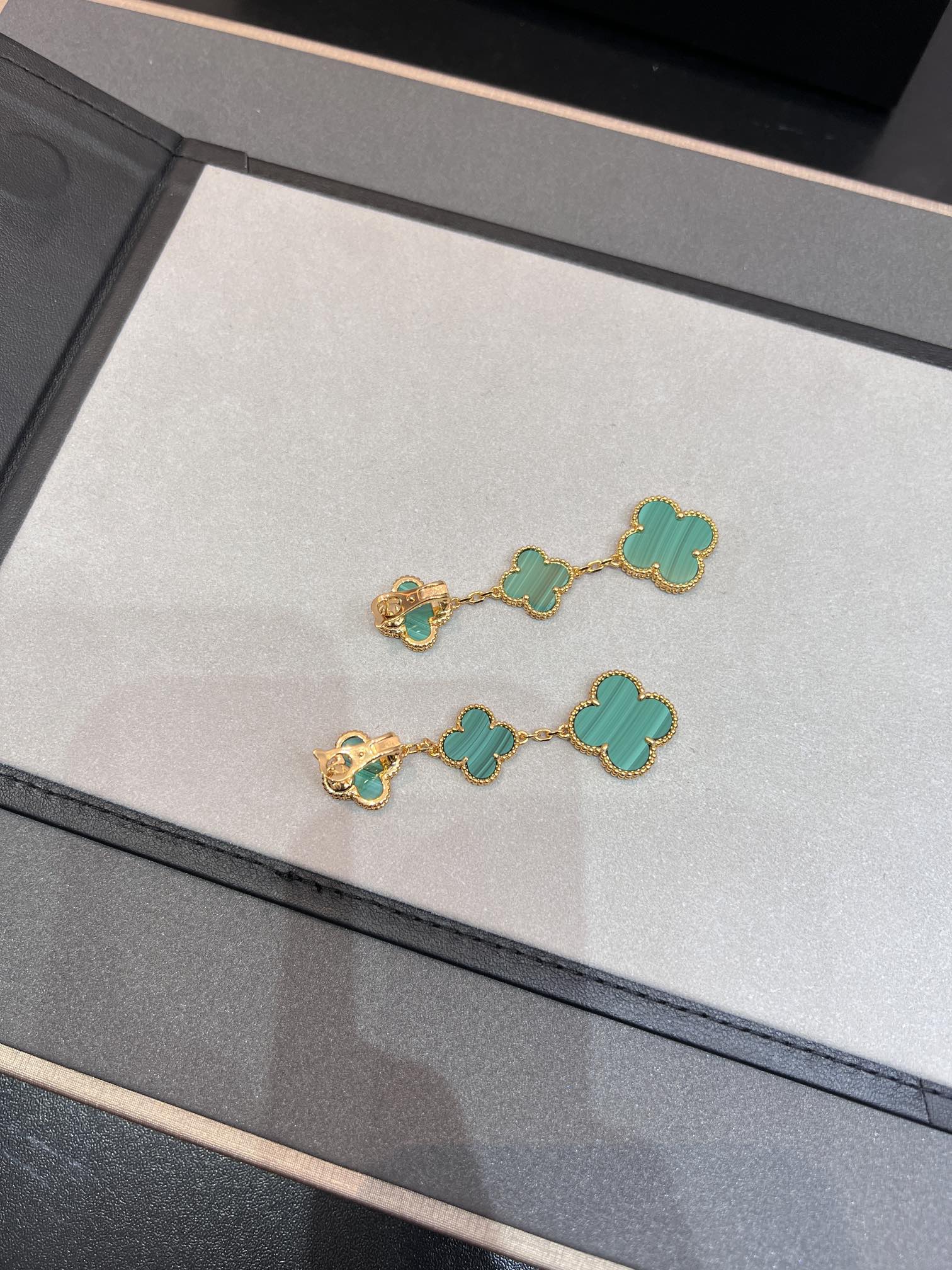 Van Cleef & Arpels CLOVER MALACHITE 3 MOTIFS GOLD