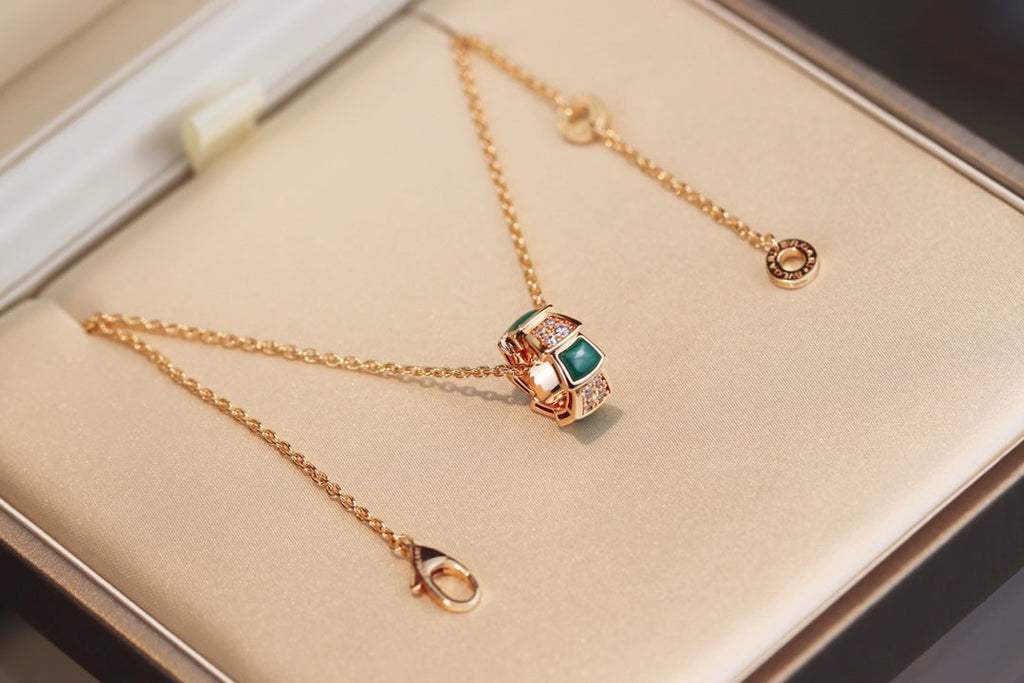 Bvlgari SERPENTI PEDANT DIAMOND NECKLACE