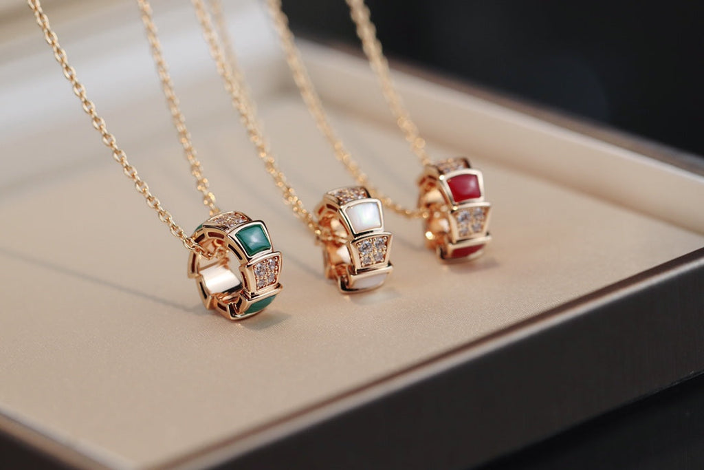 Bvlgari SERPENTI PEDANT DIAMOND NECKLACE