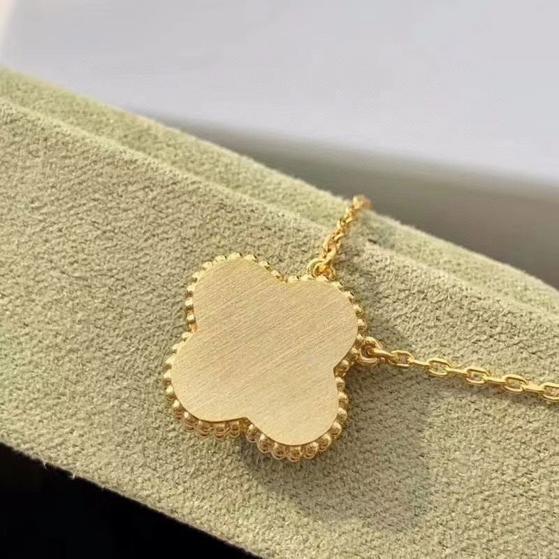 Van Cleef & Arpels CLOVER PEDANT MALACHITE GOLD NECKLACE