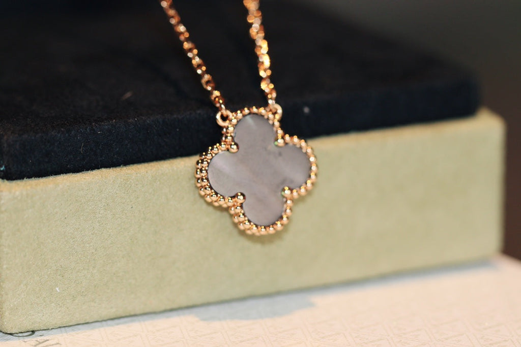 Van Cleef & Arpels CLOVER MOP PINK GOLD NECKLACE