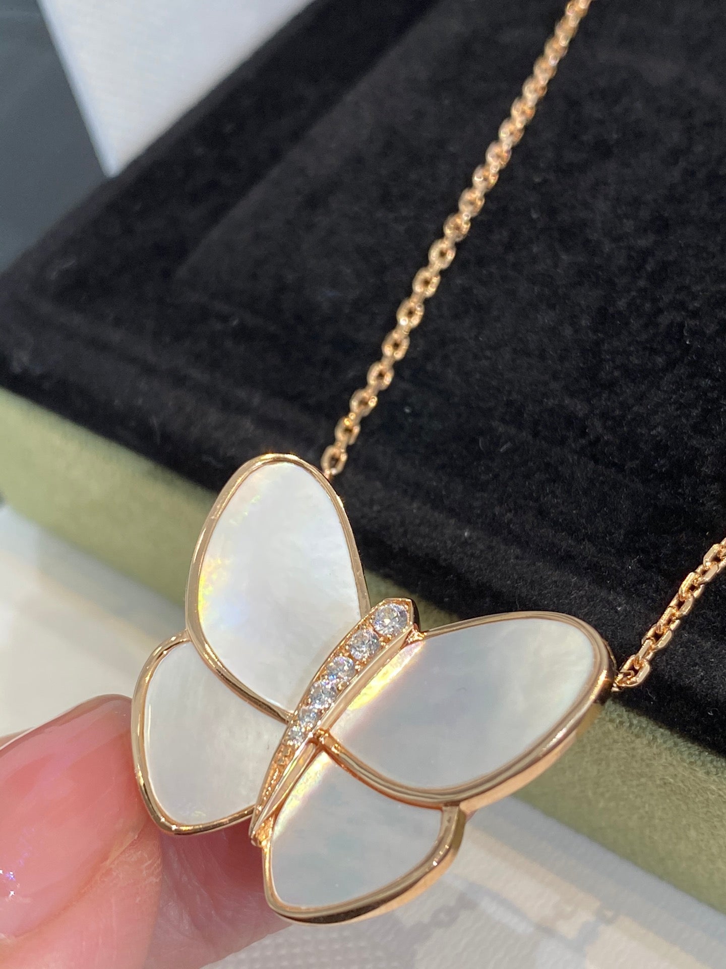 Van Cleef & Arpels BUTTERFLY GOLD MOP DIAMOND NECKLACE