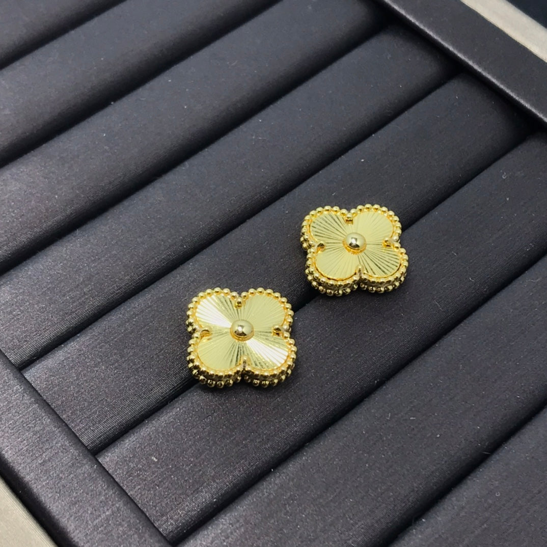 Van Cleef & Arpels CLOVER STUD DIAMOND EARRINGS