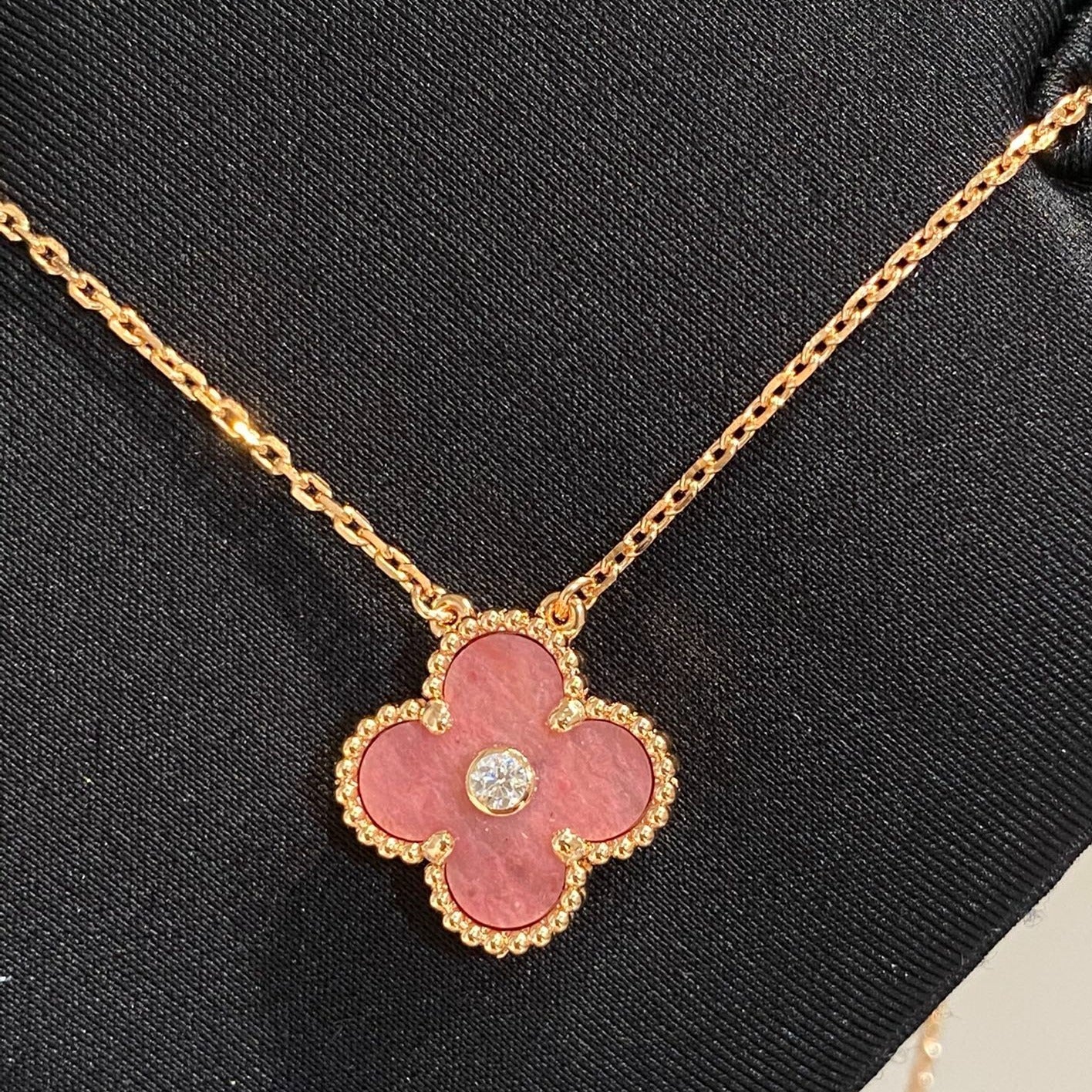 Van Cleef & Arpels CLOVER RHODONITE 1 DIAMOND PINK GOLD NECKLACE
