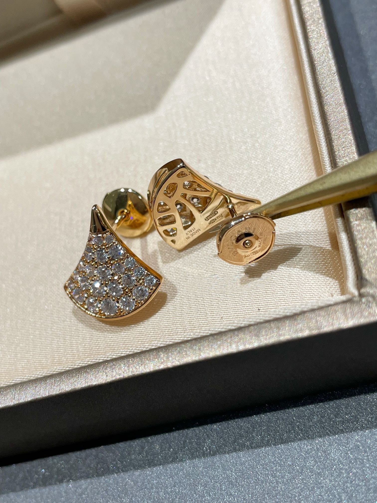 Bvlgari DREAM STUD EARRINGS DIAMOND