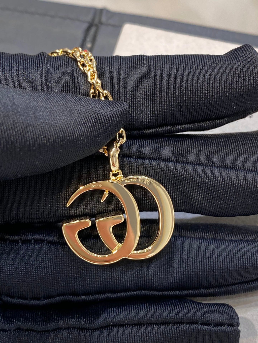 GUCCI PEDANT GOLD NECKLACE