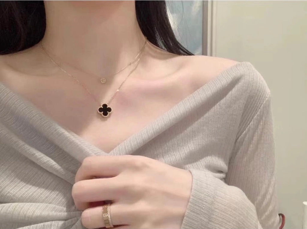 Van Cleef & Arpels CLOVER PEDANT ONYX NECKLACE