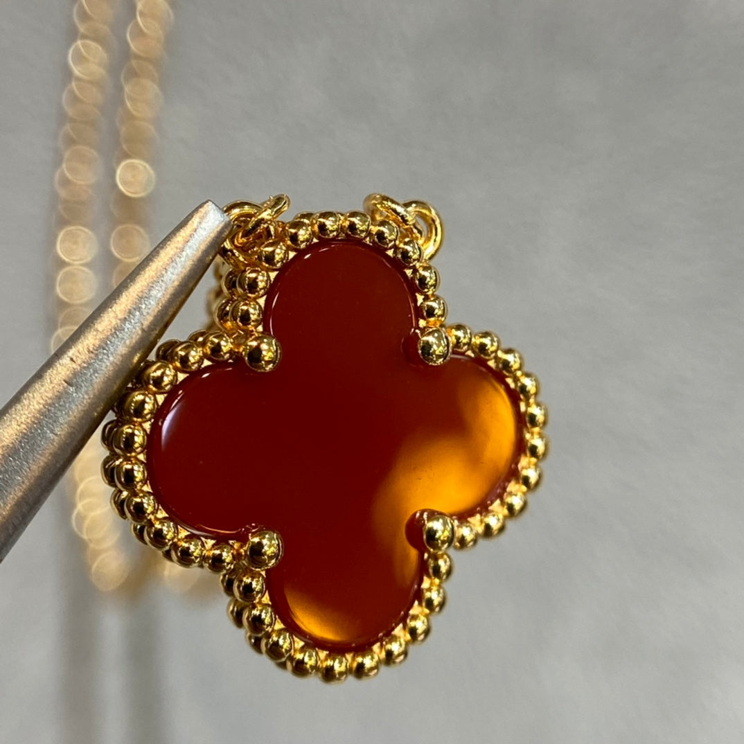 Van Cleef & Arpels CLOVER PEDANT CARNELIAN NECKLACE