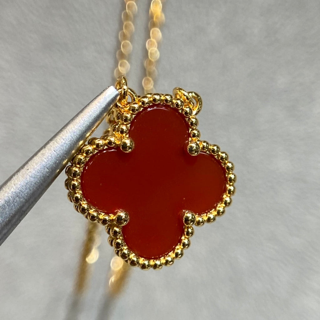 Van Cleef & Arpels CLOVER PEDANT CARNELIAN NECKLACE