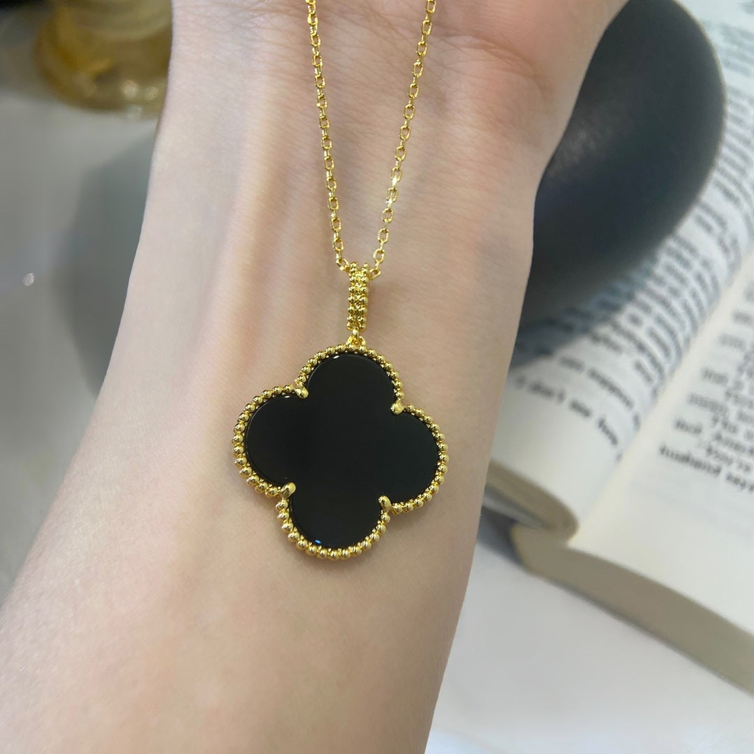 Van Cleef & Arpels CLOVER NECKLACE GOLD ONYX