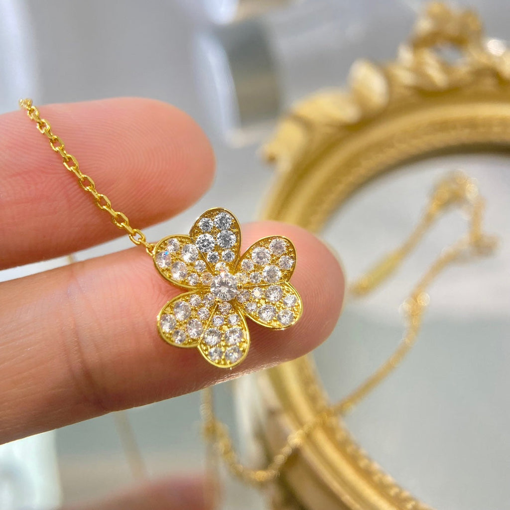 Van Cleef & Arpels FLOWER DIAMOND NECKLACE