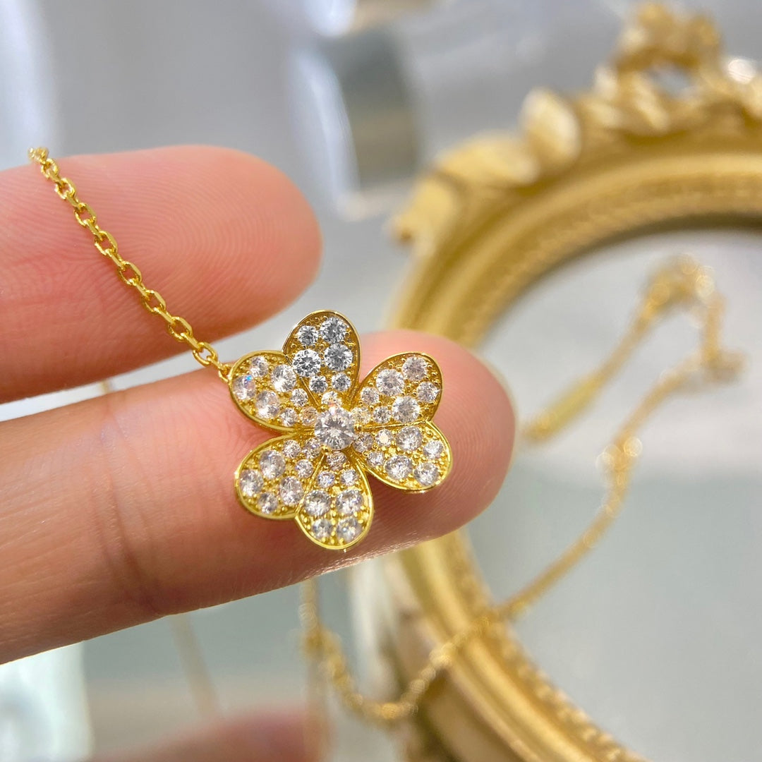 Van Cleef & Arpels FLOWER DIAMOND NECKLACE
