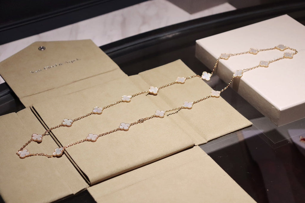 Van Cleef & Arpels CLOVER 20 MOTIFS WHITE MOP GOLD