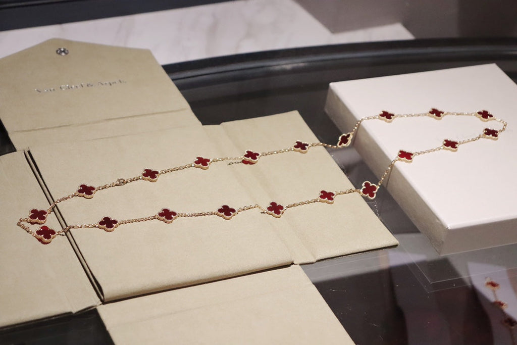 Van Cleef & Arpels CLOVER 20 MOTIFS CARNELIAN GOLD