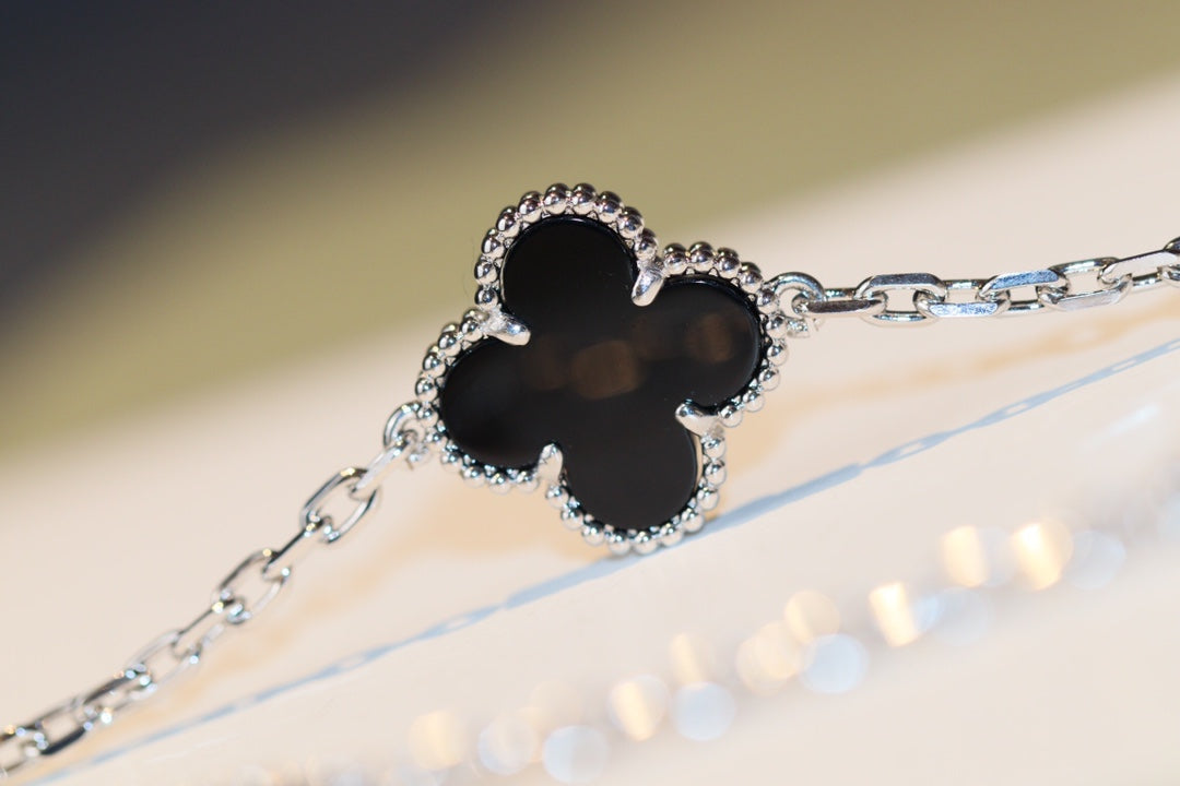 Van Cleef & Arpels CLOVER 20 MOTIFS ONYX DIAMOND SILVER