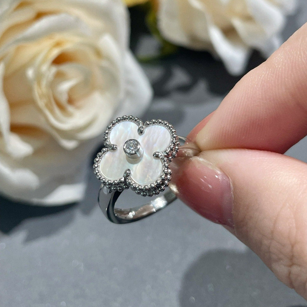 Van Cleef & Arpels CLOVER WHITE RING GOLD DIAMOND