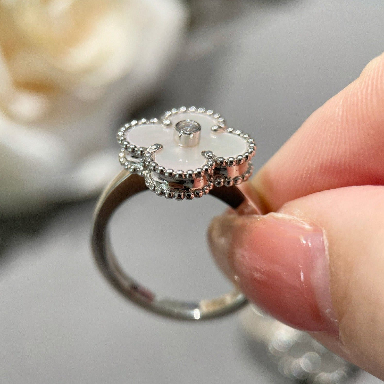 Van Cleef & Arpels CLOVER WHITE RING GOLD DIAMOND
