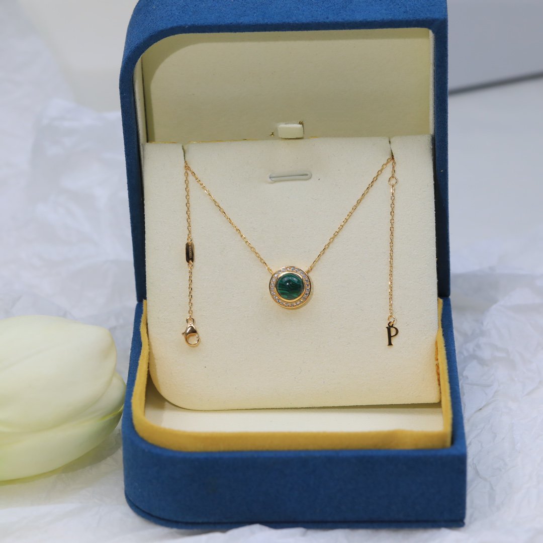 PIAGET POSSEISION MALACHITE DIAMOND NECKLACE