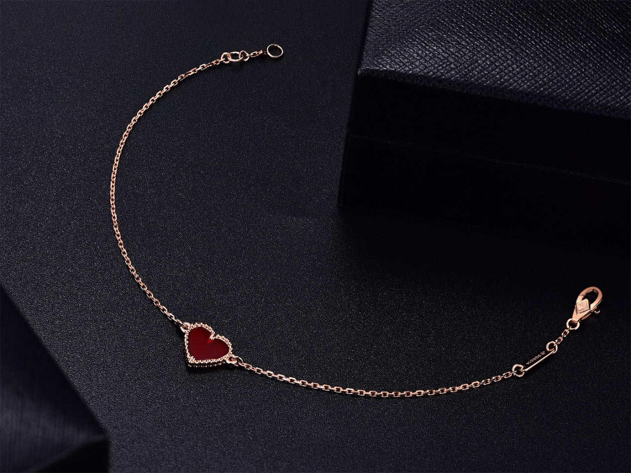 Van Cleef & Arpels HEART CARNELIAN PINK GOLD BRACELET
