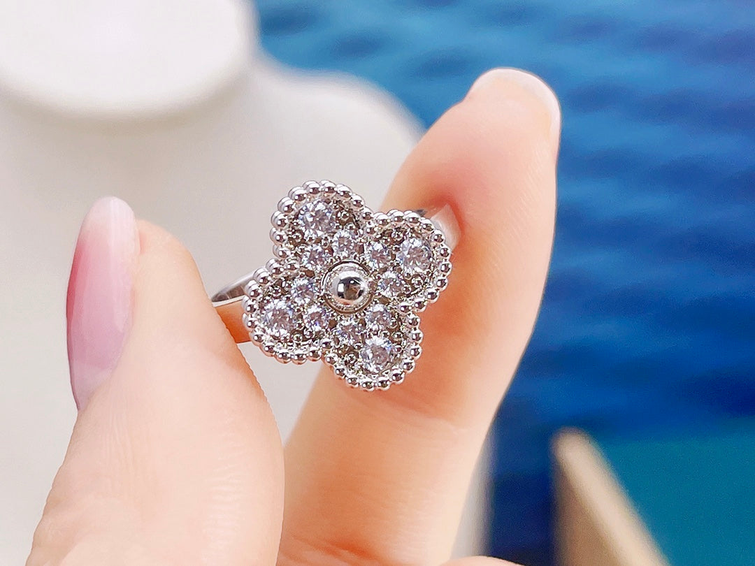 Van Cleef & Arpels CLOVER DIAMOND RING