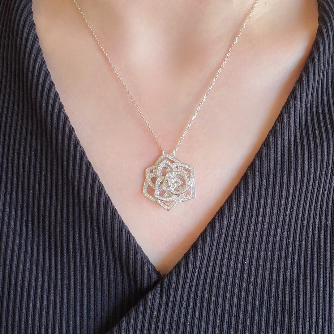 PIAGET ROSE PEDANT SILVER DIAMOND NECKALCE