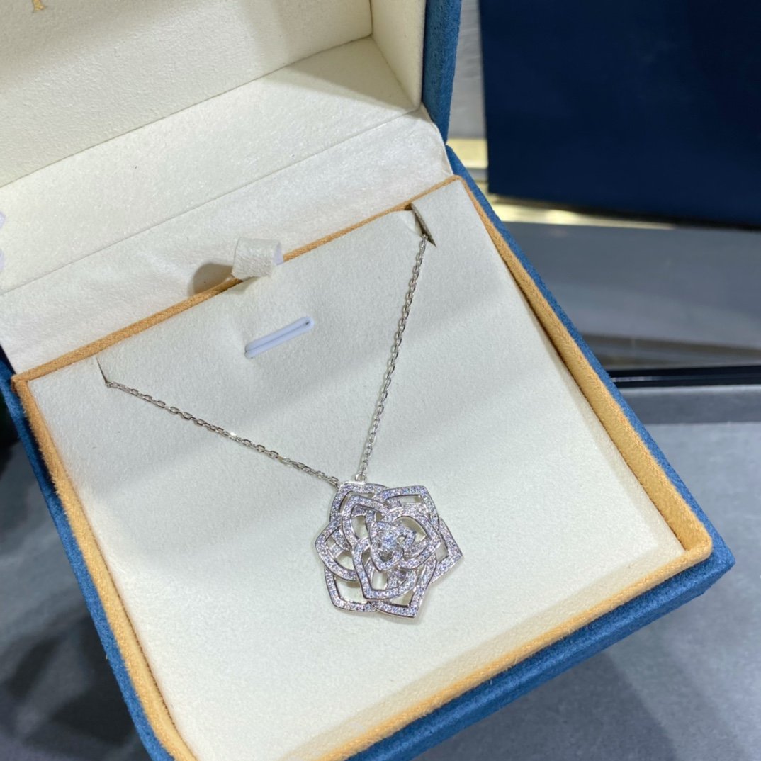 PIAGET ROSE PEDANT SILVER DIAMOND NECKALCE