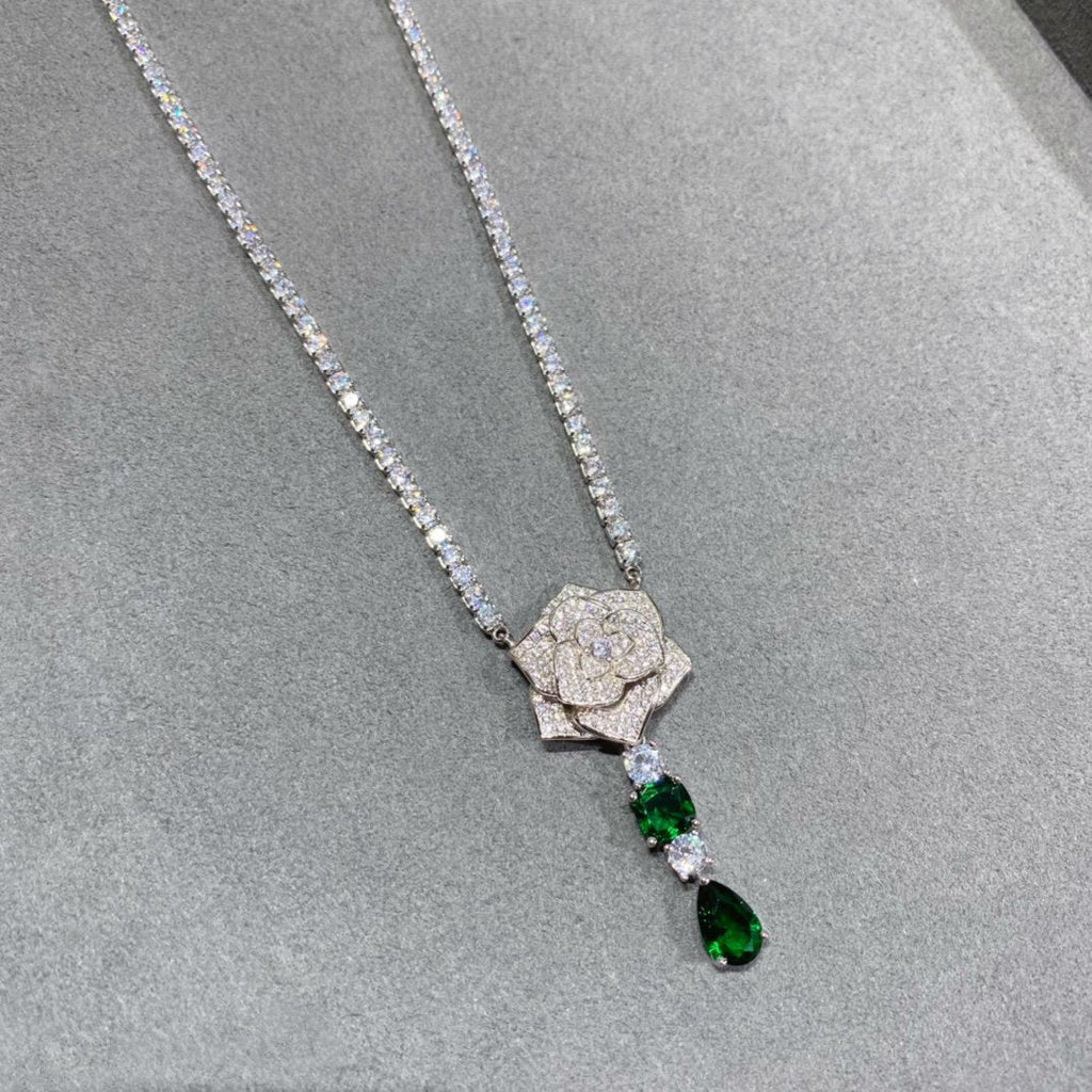 PIAGET ROSE PEDANT SILVER DIAMOND 3 MOTIF NECKALCE