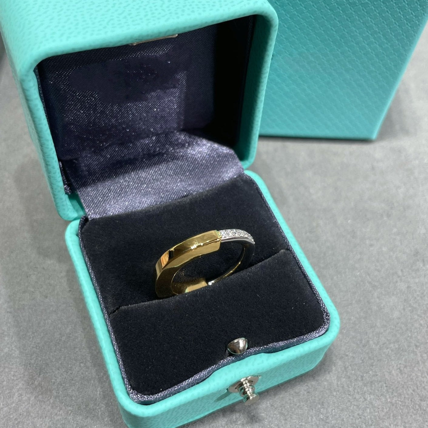 TIFFANY LOCK DIAMOND RING