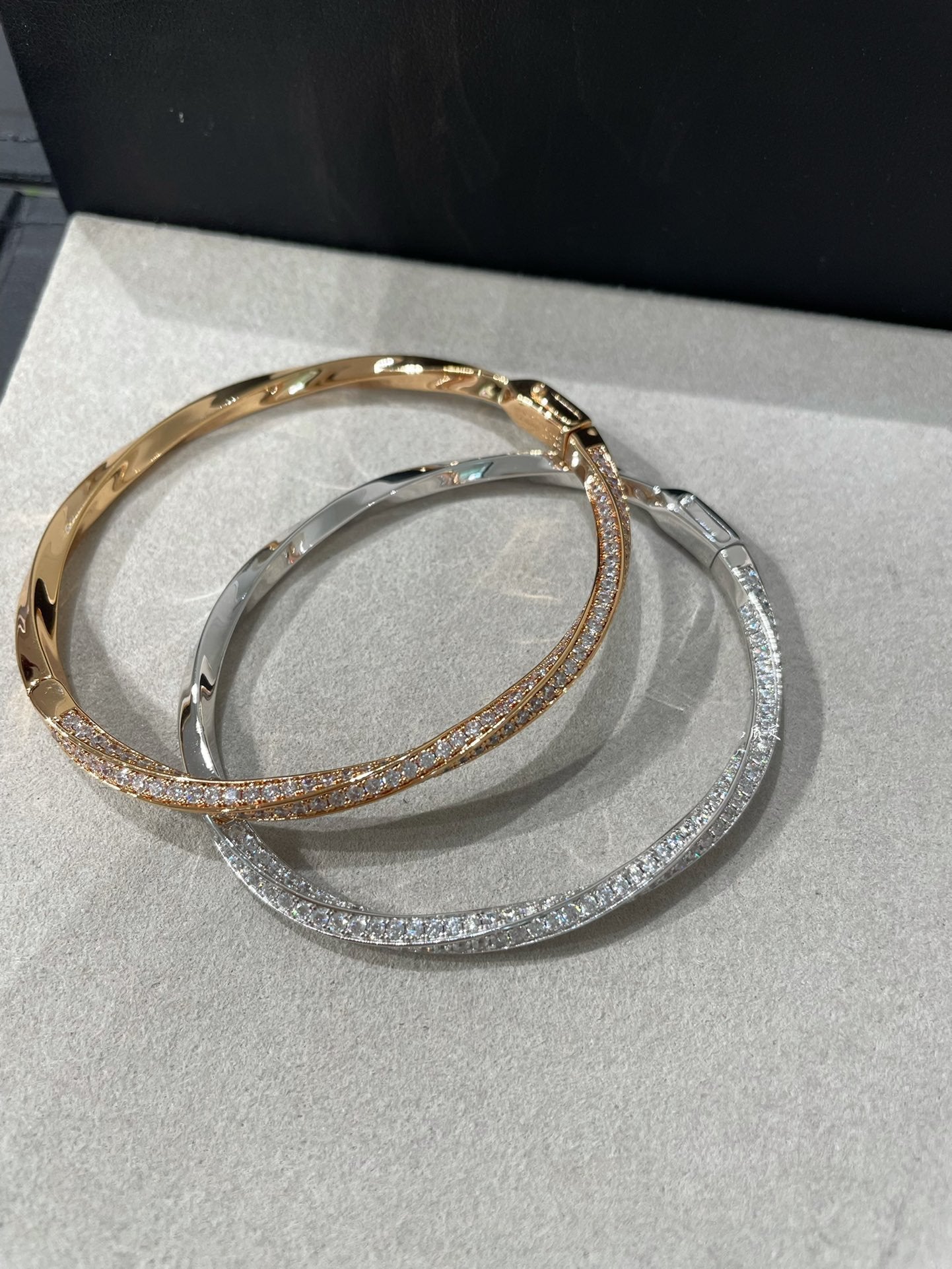 GRAFF GRA SPIRAL DIAMOND PAVED BRACELET