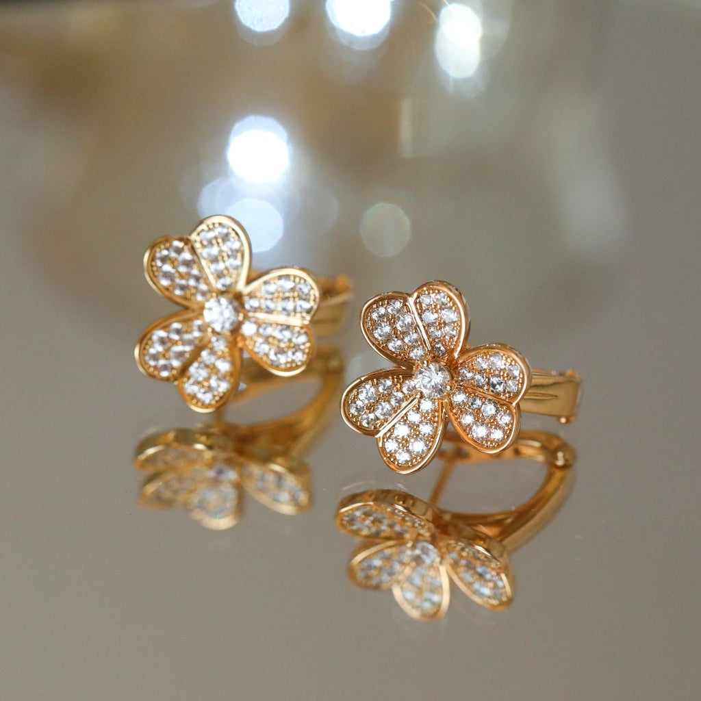 Van Cleef & Arpels FRIVOLE FLOWER DIAMOND EARRINGS