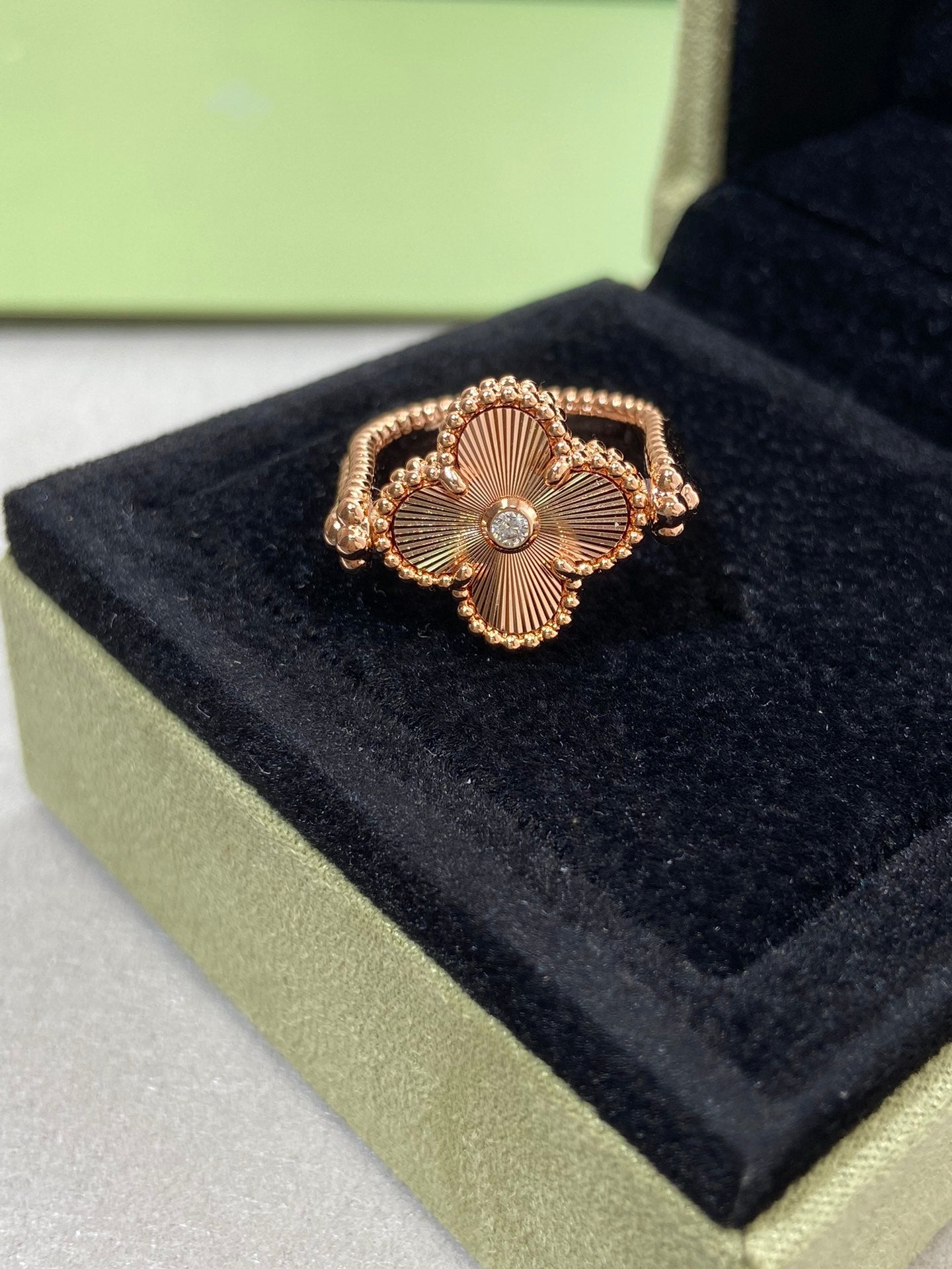Van Cleef & Arpels CLOVER RIVERSIBLE PINK GOLD RING