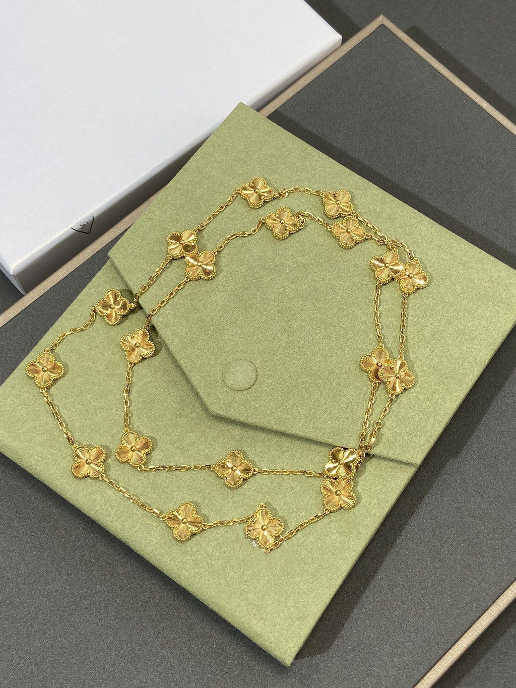 Van Cleef & Arpels CLOVER 20 MOTIF GOLD 86CM NECKLACE