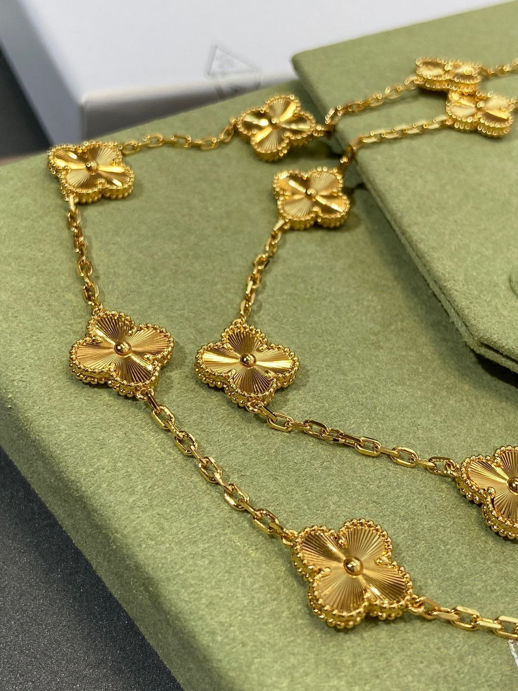 Van Cleef & Arpels CLOVER 20 MOTIF GOLD 86CM NECKLACE