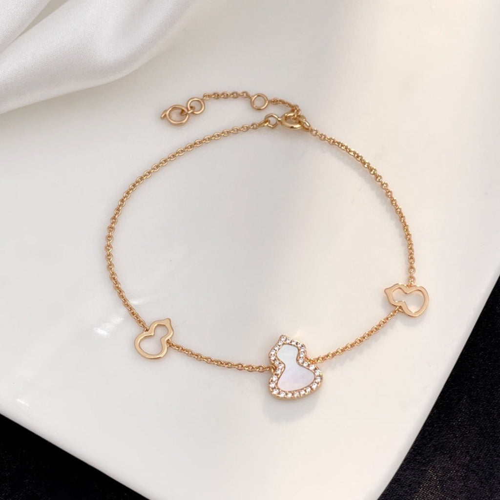 QEELIN WULU 3 MOTIF DIAMOND PINK GOLD BRACELET