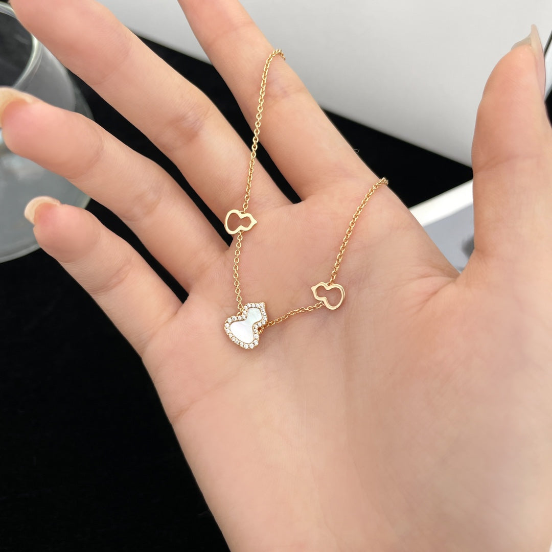 QEELIN WULU 3 MOTIF DIAMOND PINK GOLD BRACELET