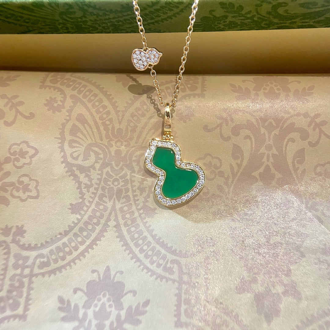 QEELIN WULU 2 MOTIF MALACHITE PINK GOLD NECKLACE