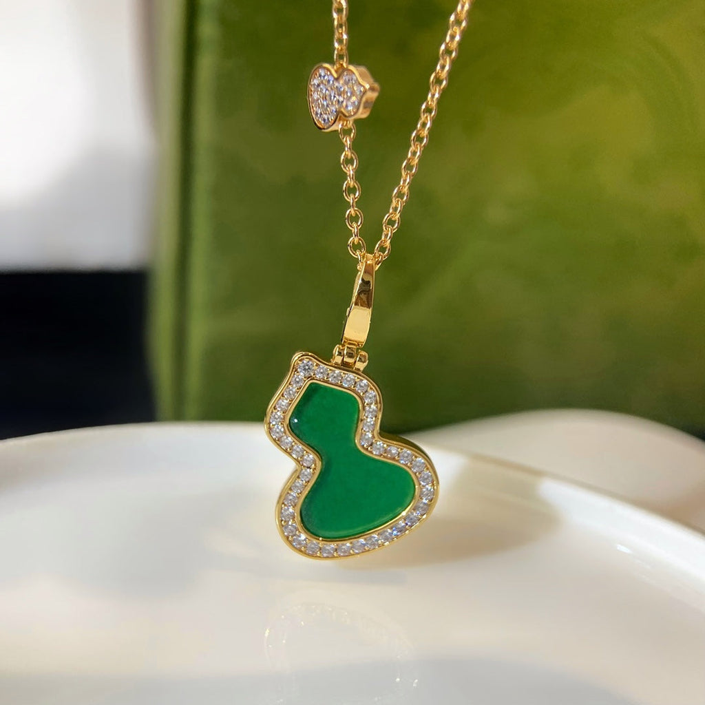 QEELIN WULU 2 MOTIF MALACHITE PINK GOLD NECKLACE