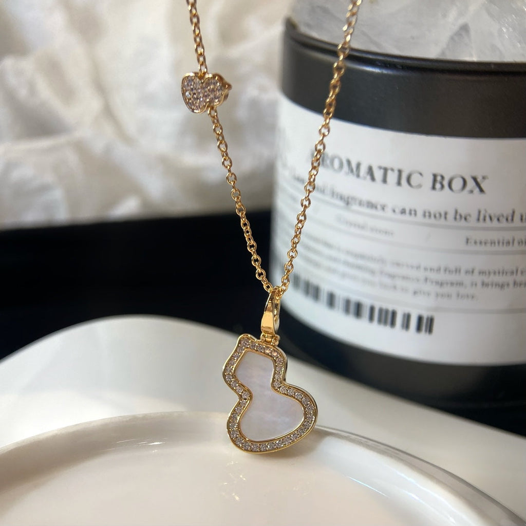 QEELIN WULU 2 MOTIF MOP PINK GOLD NECKLACE