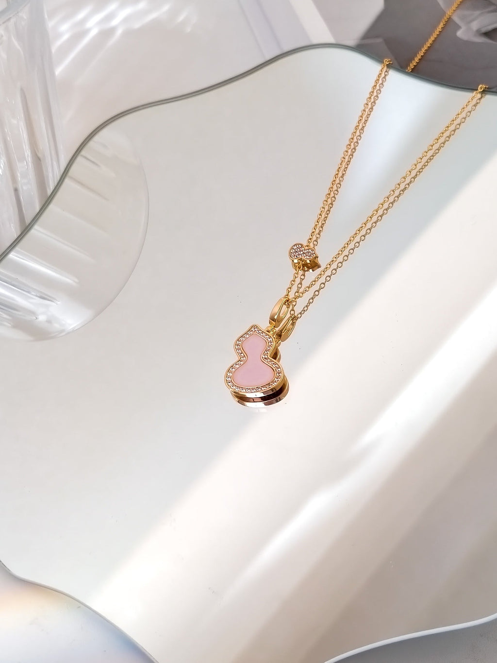 QEELIN WULU 2 MOTIF PINK MOP PINK GOLD NECKLACE