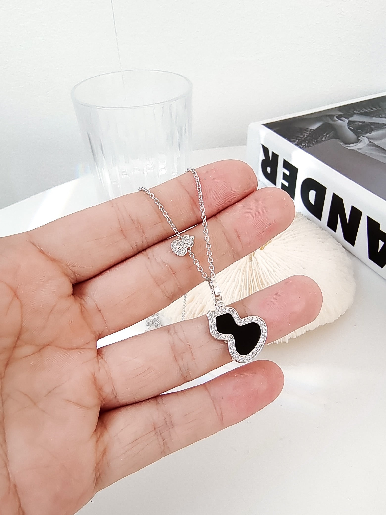 QEELIN WULU 2 MOTIF ONYX SILVER NECKLACE