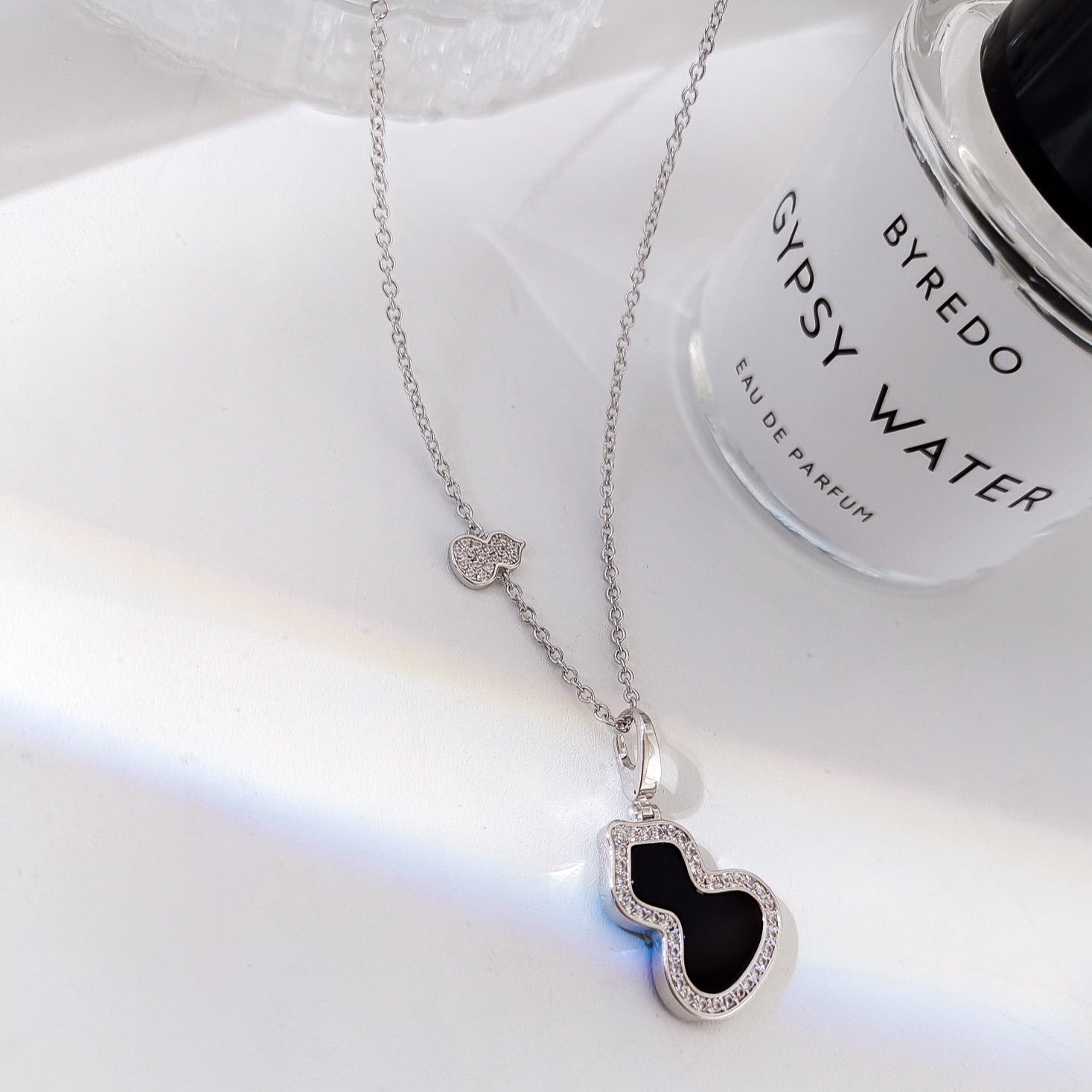 QEELIN WULU 2 MOTIF ONYX SILVER NECKLACE